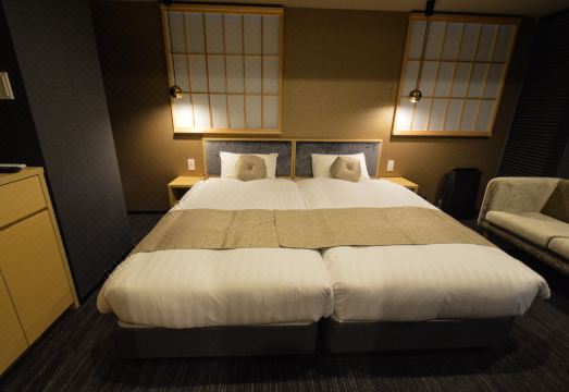 린 호리카와 고조 객실 내부