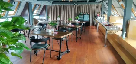 Grand Yixian Mansion (Nanjing University Yunnan Road Subway Station) Отели рядом с достопримечательностью «Xuanwu Lake Scenic Area»