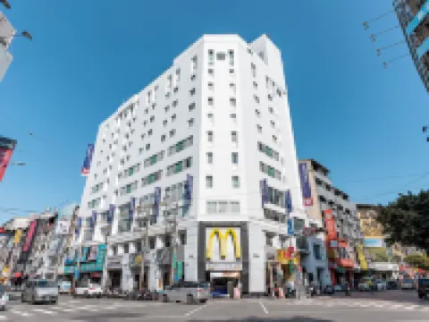 Beacon Hotel Hotels near Fengchia Night Market