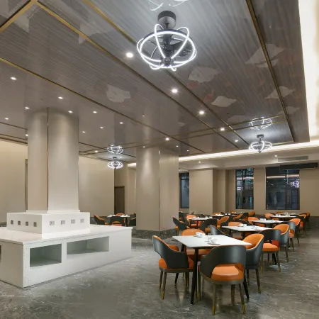 Daems Grand Hotel(Yuanjiang Rainbow island)
