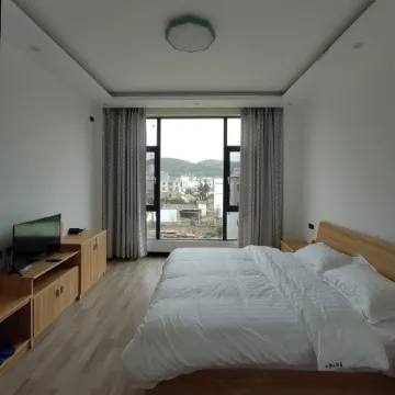 Luoping Chunri Xiaoyuan Homestay (Jinji Peak Cong Branch)