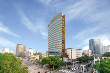 Hans Elegant Hotel Zhuzhou (Railway Station Clothing Market Center Plaza) Отели рядом с достопримечательностью «College of Chemical Engineering»