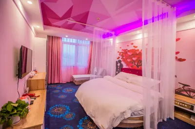 Nanchong North Station multi-sector tour business light luxury hotel Hotels near Luxizhen Station