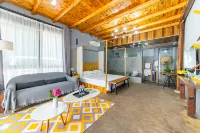 Earth House - balcon