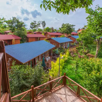 Shiquan Village Wooden House Hotel