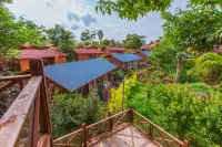 Shiquan Village Wooden House Hotel