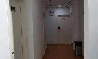 Yudu Zhanqian Business Hotel (Baicheng Railway Station)