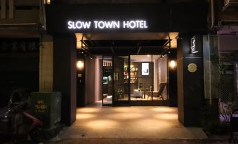 Slow Town Hotel-Glowing