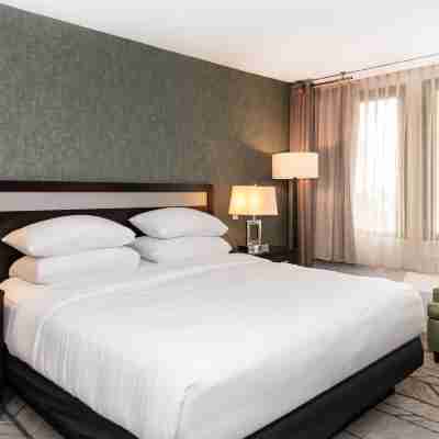 DoubleTree by Hilton Newark Penn Station, NJ Rooms