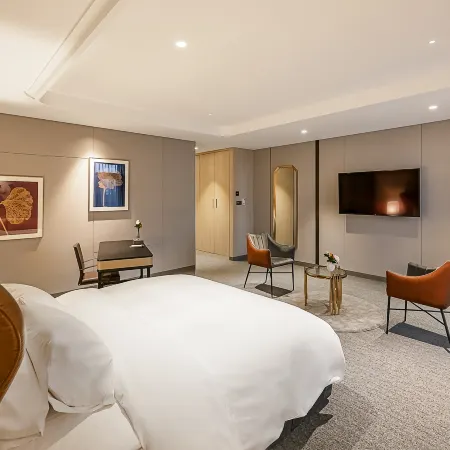 Jeonju the May Hotel Отели рядом с достопримечательностью «Парк Токчин»