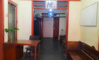 Losmen 2000 Tiga