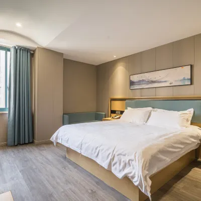 Huaxun Boutique Hotel (Dahua 3rd Road MTR Station Store) Hotels near Dahuasan Road Station