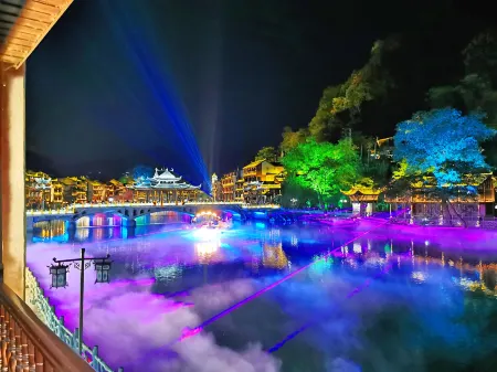 Jiahe Riverview Homestay Отели в г. Фэнхуансянь