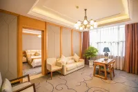 Hewitt Grand Hotel Hotels near Huarong City Plaza