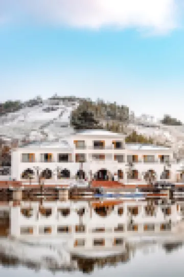 Zhi Lan Qiu Lakeside Homestay