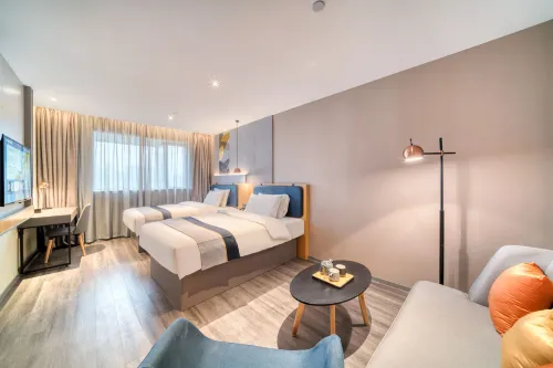 Homeinn Selected Hotel (Huzhou Aishan Yintai City Yishang Street) - parking