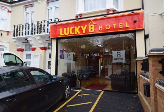 럭키 8 호텔