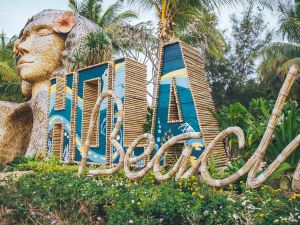 Hola Beach-Beach Club & Eco Glamping Resort