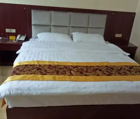 Xinxing Holiday Hotel Отели рядом с достопримечательностью «Baimaxiang Passenger Transport Terminal»