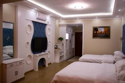 Equatorial Business Hotel (Kashgar Xiangfeiyuan Scenic Area) Hotels near Xiang Fei Park