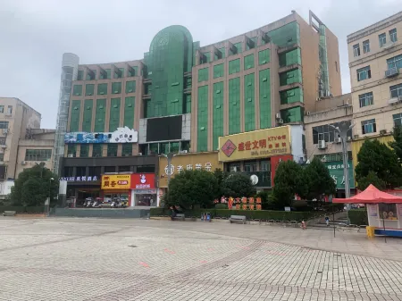 Yayue Hotel (Yongxin Central Plaza) Отели рядом с достопримечательностью «Mao Zedong Former Residence (Northwest to Sanwan Travel Shopping Center)»