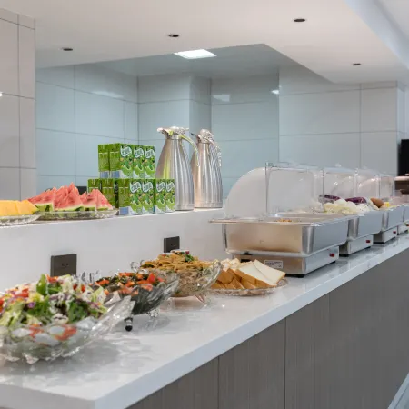Burton Hotel (Xinyang High-speed Railway East Station)