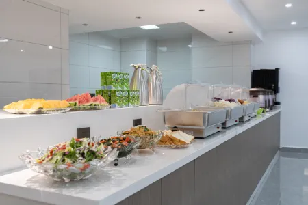 Burton Hotel (Xinyang High-speed Railway East Station) Отели рядом со станцией Xinyang East Railway Station