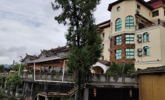 Yilong First Hospital Hotel