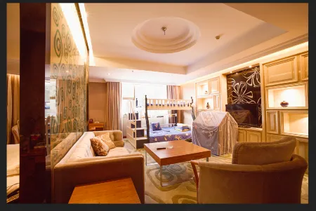 Vilu Reef International Hotel Отели рядом с достопримечательностью «Sichuan University of Light Chemical Industry - Houde Building»