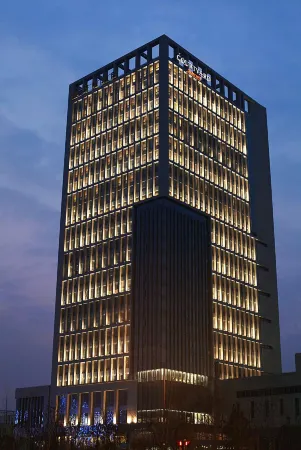 Courtyard by Marriott Shanghai Jiading Отели рядом с достопримечательностью «Qiuxia Garden»