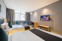 Junyi Select Hotel (Wuyi Hushan Square Store)