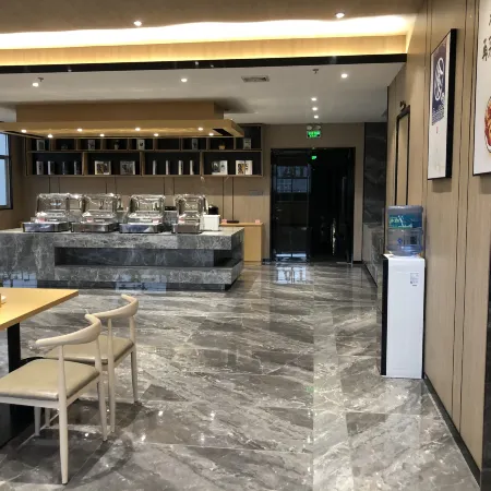 Sheng Karen International Hotel (Lingao Station Branch)
