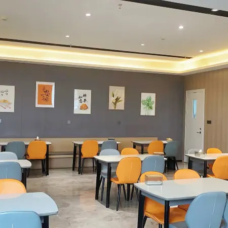 Junyi Hotel (Qinyang Qinbei Industrial Park)