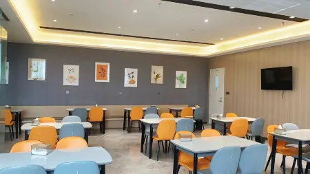 Junyi Hotel (Qinyang Qinbei Industrial Park) Отели в г. Циньян