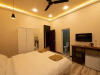 The Bilimbi Guesthouse and Inn Hotels in Huraa