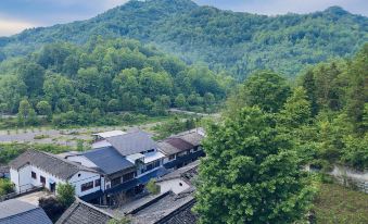 LongGong Buyi Mountain View Homestay