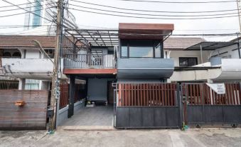RB2 Chatuchak, Netflix, SpeedNet, Bts,mrt, 12Pax