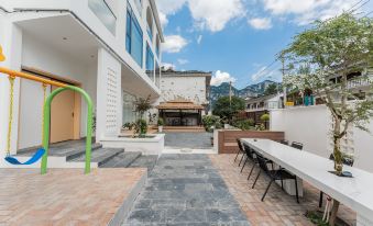 Two or three o'clock rain homestay