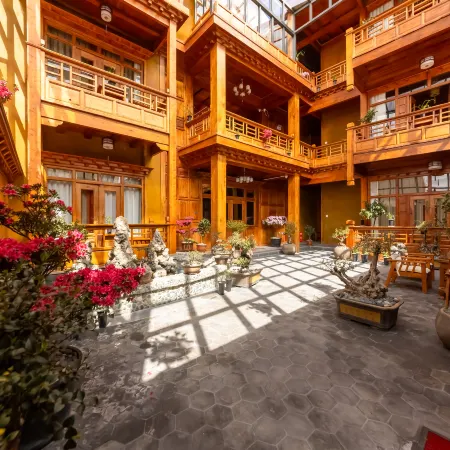 Snowy Region · Little Chieftain Aesthetic Homestay (Shangri-La Dukezong Ancient Town) Отели рядом с Аэропорт Дикинг