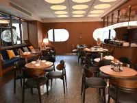 Huanxi Designer Hotel (Lanzhou Center High-Speed Rail West Station Branch) โรงแรมในหลานโจว