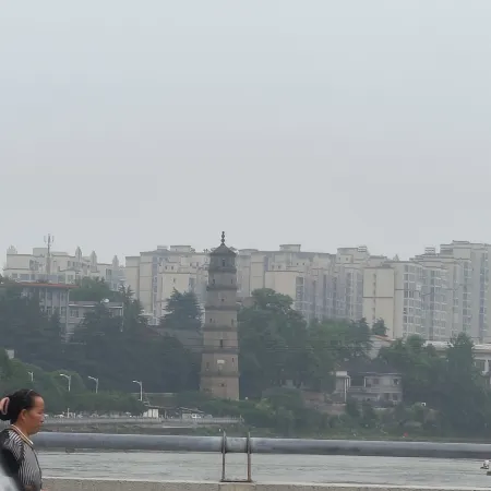 Yingjun Hotel in Wugang City