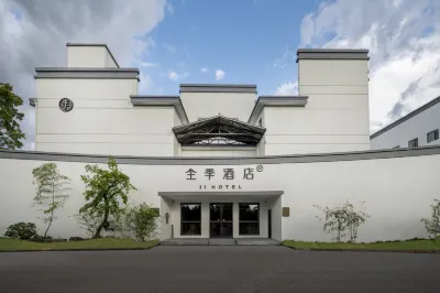 JI Hotel (Huangshan Huizhou Carving Museum) Hotels in Huizhou District/Rock Temple