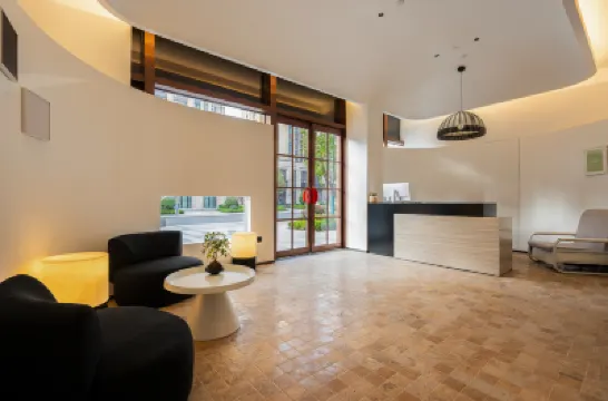 原來新生酒店 فنادق في 