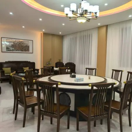Ziyunju Hidden World Resort Tea Garden Homestay (Baokang Jiulu Zhai Branch)