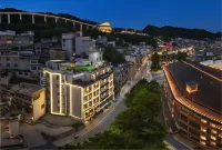 Fenghuang Jinli Haoting Grand Hotel (Fenghuang Ancient Town Scenic Area)