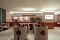 Hello Hotel(Huludao Xingcheng Ancient Town Scenic Area) - parking