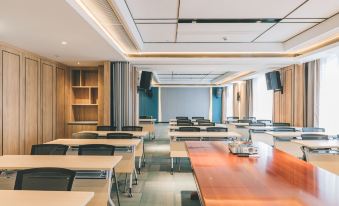 Atour Hotel (Guiyang Baiyun North, High-speed Railway Station)