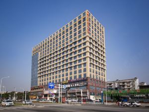 Vienna International Hotel (Wuhan East Railway Station Huanglongshan Metro Station)