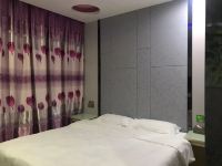 上海昆龙时尚宾馆 - 豪华大床房