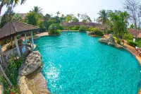 โกลเด้นท์ ไพน์รีสอร์ท เชียงราย - สระว่ายน้ำแบบอินฟินิตี้